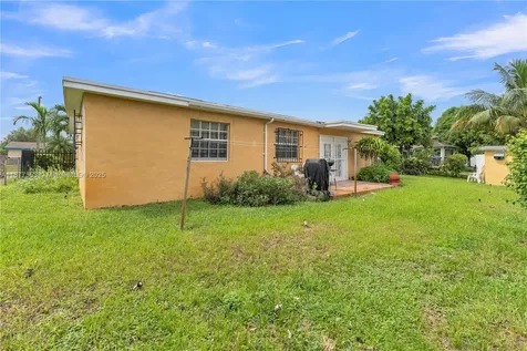 3277 NW 202nd Lane Miami Gardens FL 33056