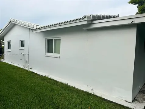 8403 NW 59th Court Tamarac FL 33321