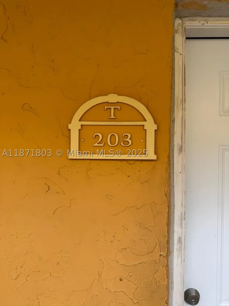 17901 NW 68th Avenue Hialeah FL 33015