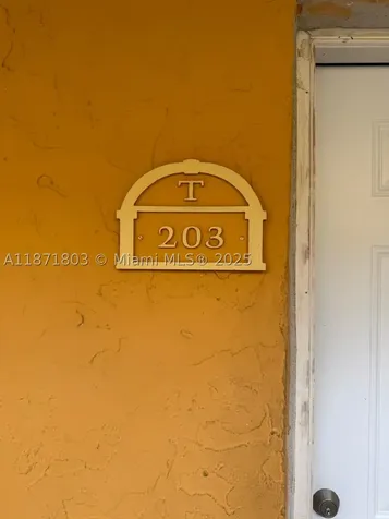 17901 NW 68th Avenue Hialeah FL 33015