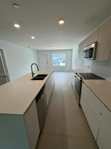2555 NE 193rd Street Miami FL 33180