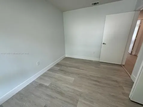 2555 NE 193rd Street Miami FL 33180