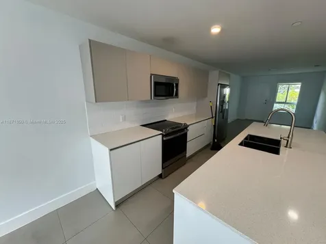 2555 NE 193rd Street Miami FL 33180