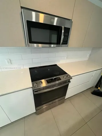 2555 NE 193rd Street Miami FL 33180