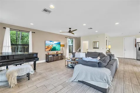 233 NE 11th Street Fort Lauderdale FL 33304