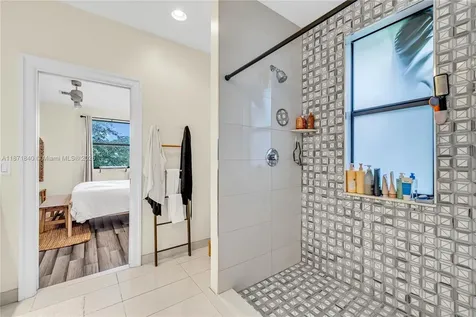 233 NE 11th Street Fort Lauderdale FL 33304