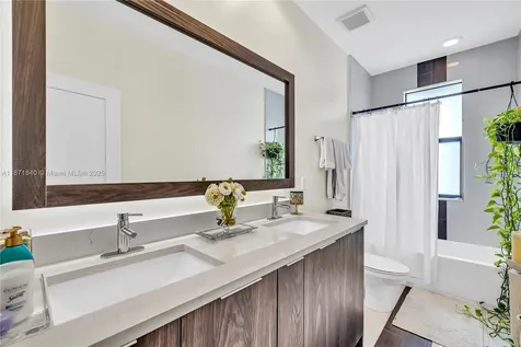 233 NE 11th Street Fort Lauderdale FL 33304