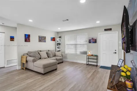 2751 SW 4th Street Fort Lauderdale FL 33312