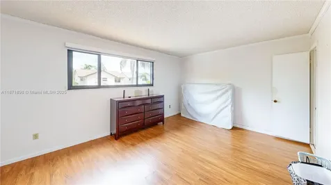 15166 SW 94th Terrace Miami FL 33196