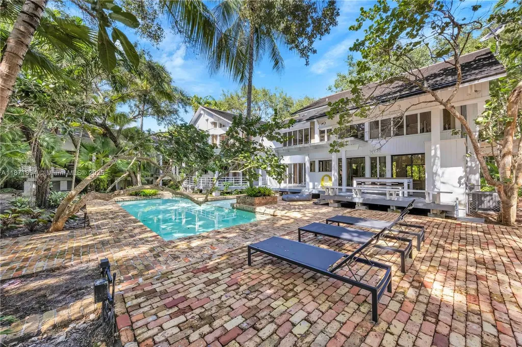 5600 Oakwood Lane Coral Gables FL 33156