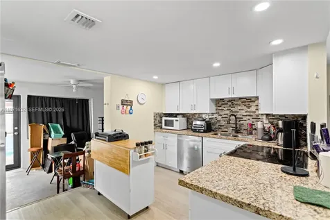 6611 Park Street Hollywood FL 33024
