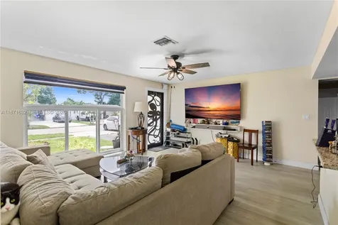 6611 Park Street Hollywood FL 33024