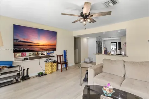 6611 Park Street Hollywood FL 33024
