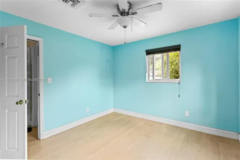 6611 Park Street Hollywood FL 33024