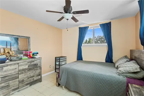 6611 Park Street Hollywood FL 33024