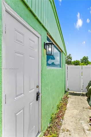 6611 Park Street Hollywood FL 33024