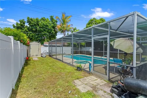 6611 Park Street Hollywood FL 33024