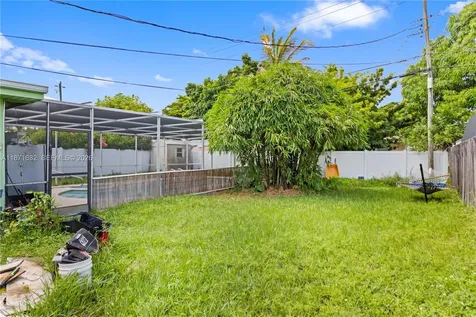 6611 Park Street Hollywood FL 33024
