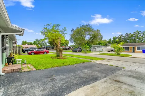 6611 Park Street Hollywood FL 33024