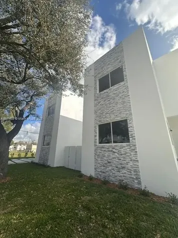 538 NW 17th Avenue Fort Lauderdale FL 33311