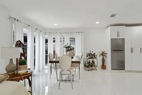 741 SW 99th Court Circle Miami FL 33174