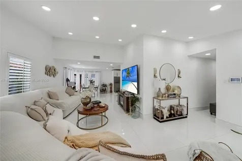 741 SW 99th Court Circle Miami FL 33174