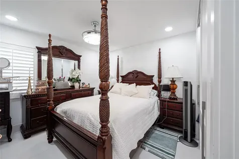 741 SW 99th Court Circle Miami FL 33174