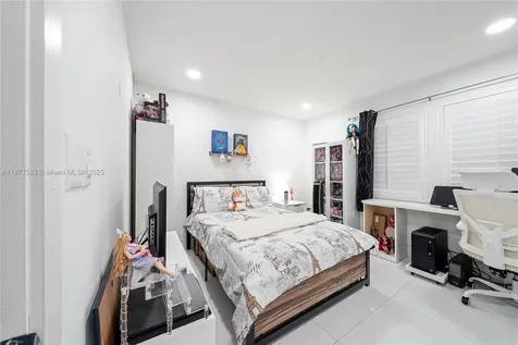 741 SW 99th Court Circle Miami FL 33174