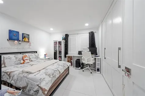 741 SW 99th Court Circle Miami FL 33174