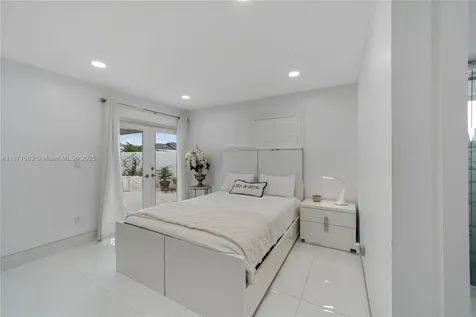741 SW 99th Court Circle Miami FL 33174