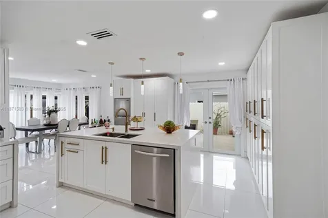 741 SW 99th Court Circle Miami FL 33174