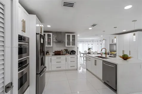 741 SW 99th Court Circle Miami FL 33174