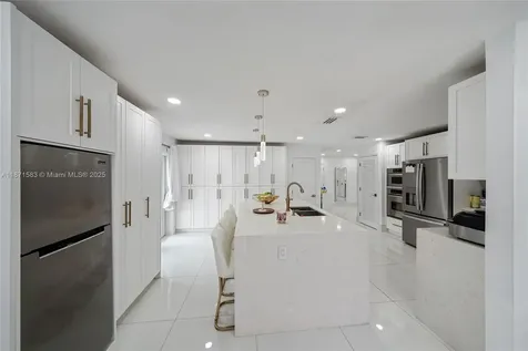 741 SW 99th Court Circle Miami FL 33174