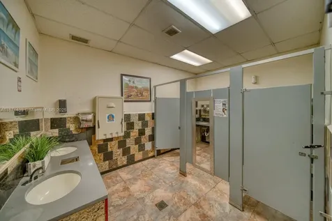 Turn-key Restaurant For Sale High Traffic Hialeah Plaza Hialeah FL 33010