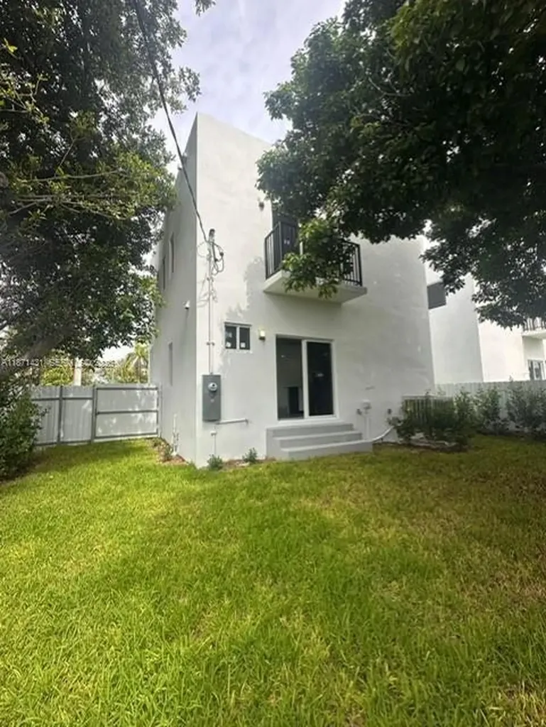 532 NW 17th Avenue Fort Lauderdale FL 33311