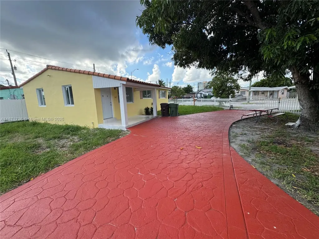 685 SE Park Drive Hialeah FL 33010