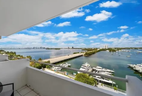 7904 West Drive North Bay Village FL 33141