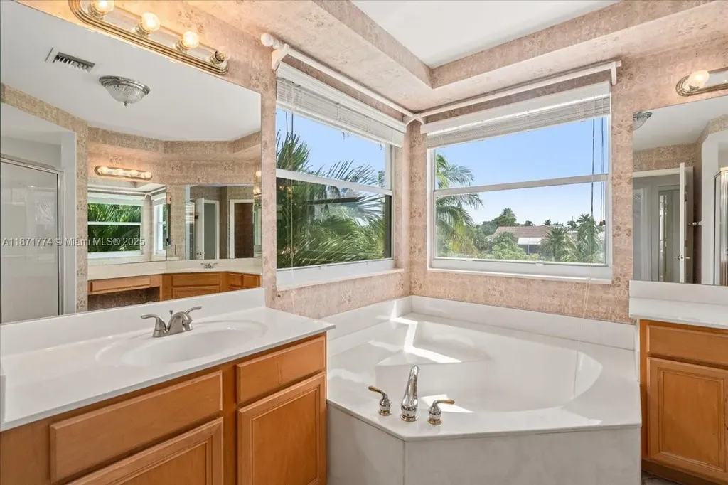 5095 NW 57th Way Coral Springs FL 33067
