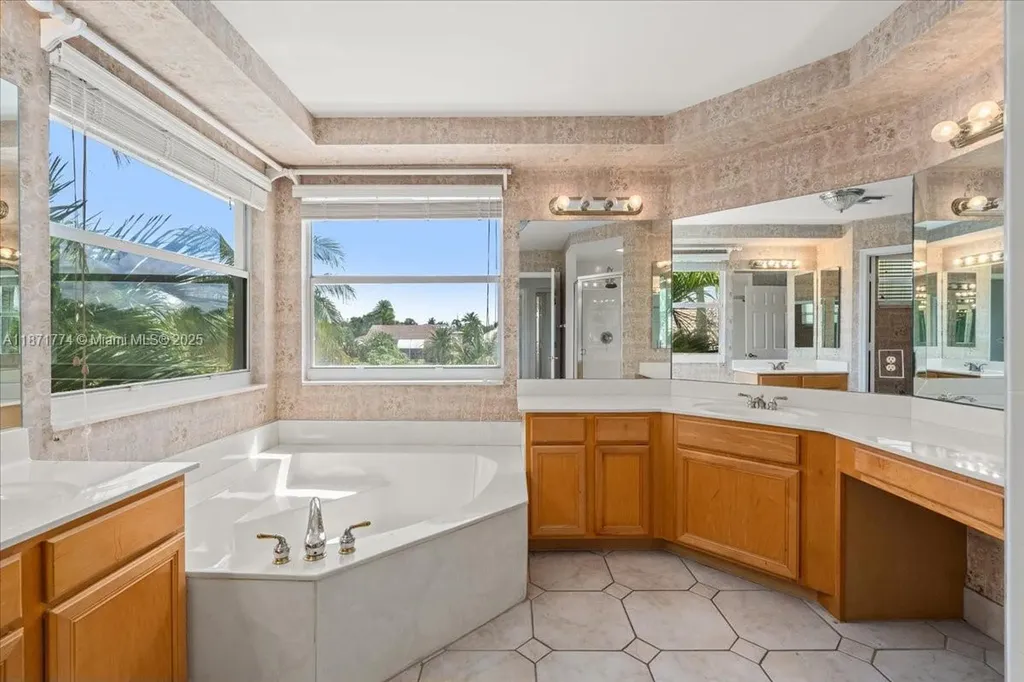 5095 NW 57th Way Coral Springs FL 33067