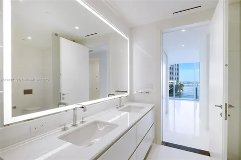 300 Biscayne Boulevard Way Miami FL 33131