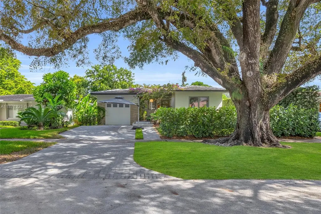 415 Velarde Avenue Coral Gables FL 33134