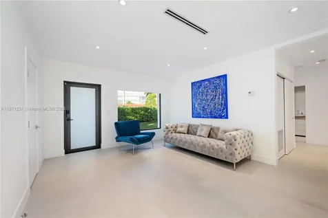 900 W 47th Court Miami Beach FL 33140