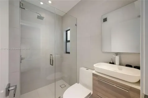 900 W 47th Court Miami Beach FL 33140