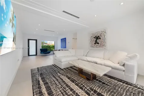 900 W 47th Court Miami Beach FL 33140