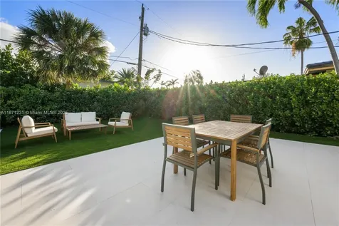 900 W 47th Court Miami Beach FL 33140