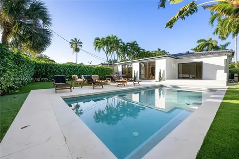 900 W 47th Court Miami Beach FL 33140