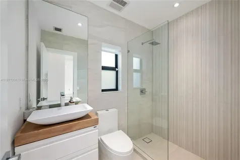 900 W 47th Court Miami Beach FL 33140