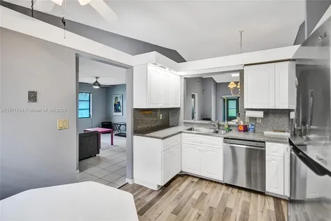 6139 Sunrise Pointe Court Delray Beach FL 33484