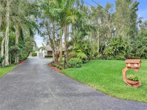 11300 Shady Lane Plantation FL 33325
