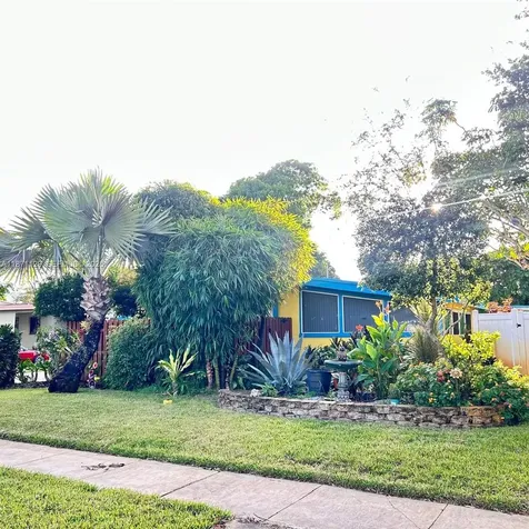 881 SW 49th Terrace Plantation FL 33317